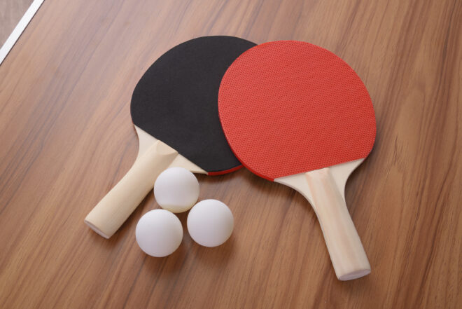 ラケット玉突付き